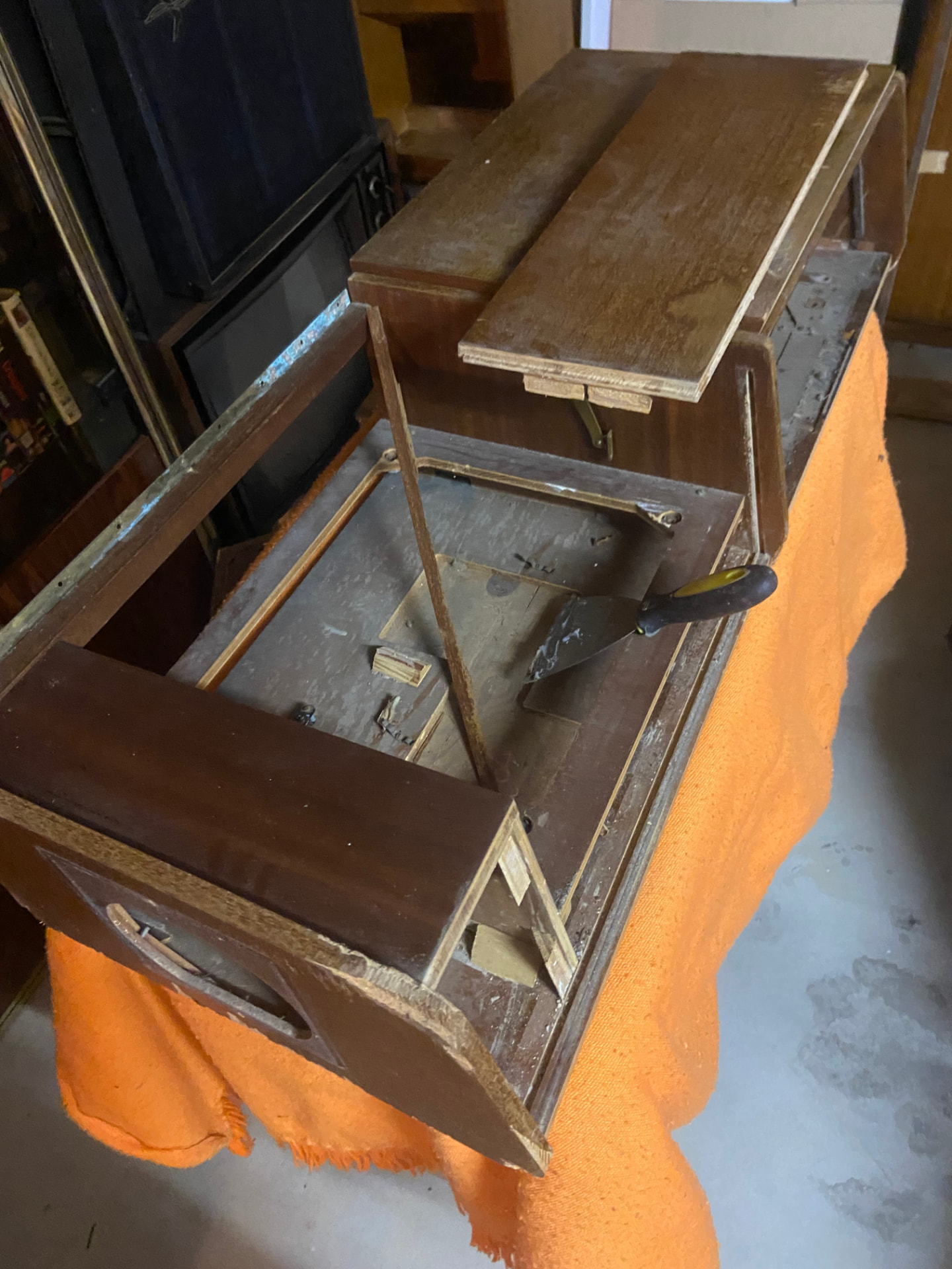 Philips Bi-Ampli radiogram before restoration